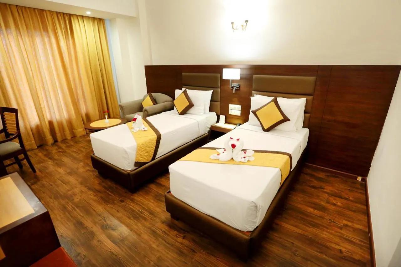 ורנאסי Hotel Meraden Grand