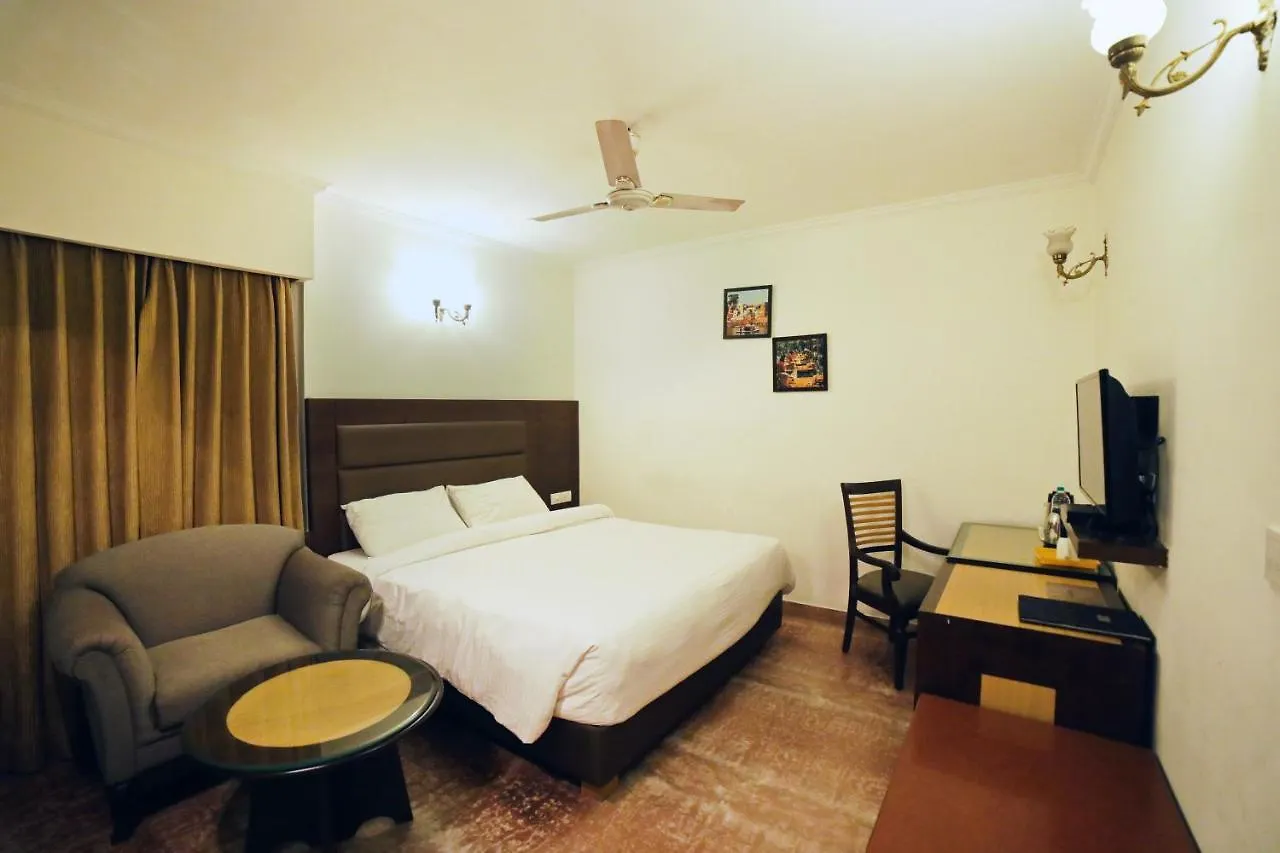 ורנאסי Hotel Meraden Grand הודו